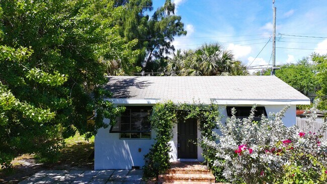 Building Photo - 1115 S M St