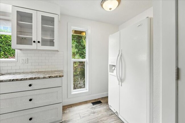 Building Photo - Charming Single-Level 3-Bedroom Home for R...