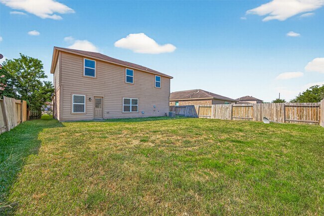 Building Photo - 5119 Harbor Palm Dr