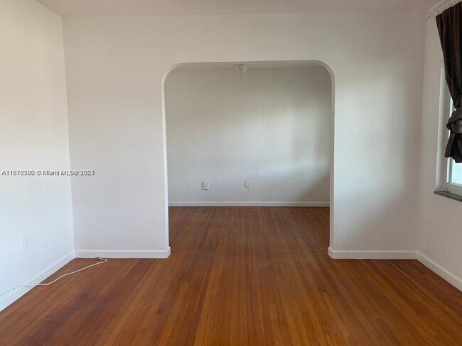 Building Photo - 7207 Bay Dr