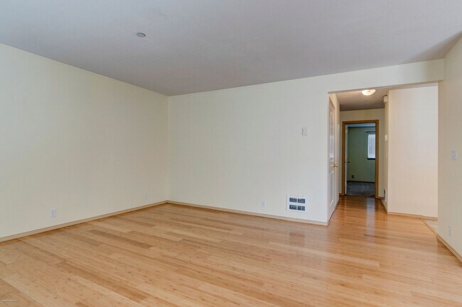 Building Photo - 1670 SW Mulberry Pl