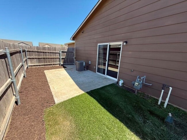 Building Photo - 5269 N Cypress Cir