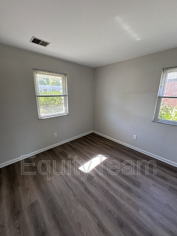 Building Photo - 238 Diston Ln