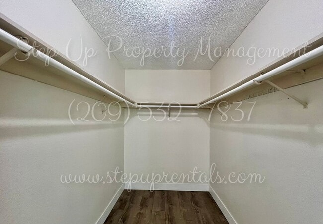 Building Photo - Beautifully Updated 4-Bedroom Home on Half...