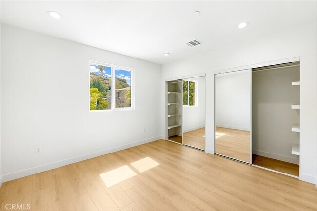 Building Photo - 4038 Somers Ave