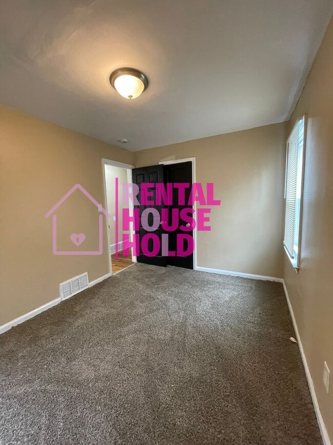 Building Photo - ~ 3 BEDROOM 1.5  BATH SINGLE FAMILY HOME~ ...