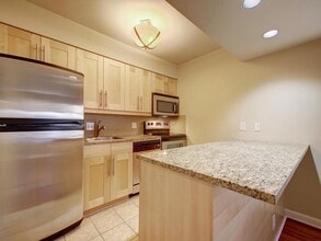 Building Photo - 7685 Northcross Dr