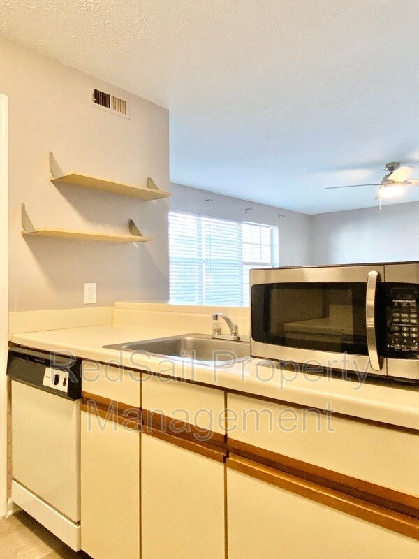 Building Photo - 15 Cape Dorey Dr