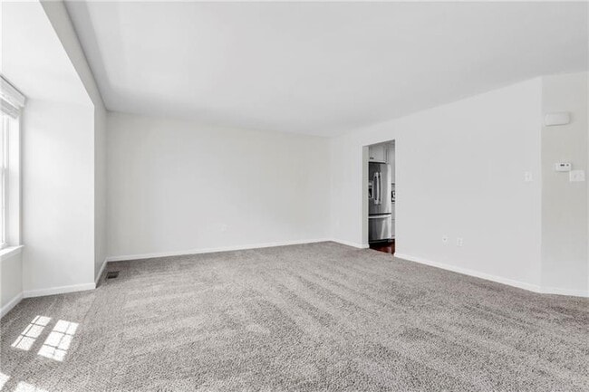 Building Photo - 305 Broadstone Dr