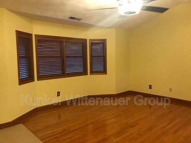 Building Photo - 225 Archview Dr