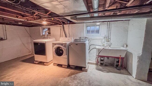 Building Photo - 28 S Lenola Rd