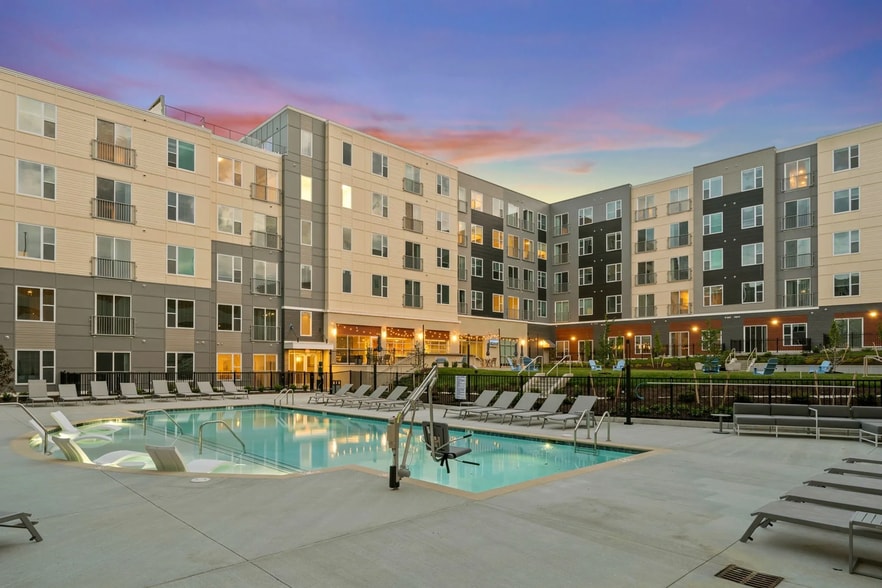 Primary Photo - Metropolis Apartments