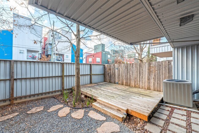 Building Photo - 3 N Ennis St