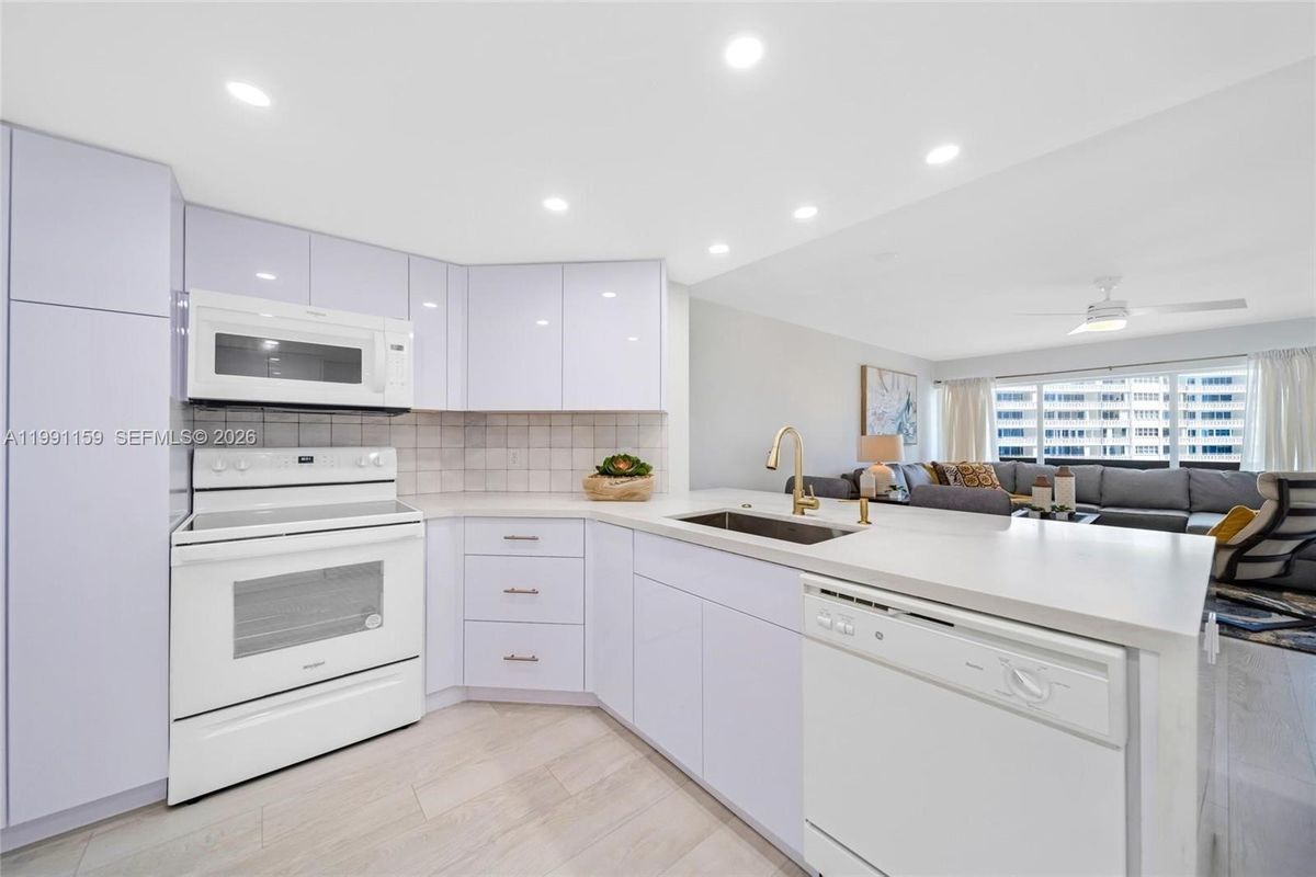 Building Photo - 2100 S Ocean Dr