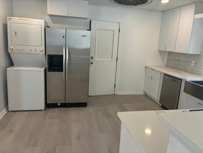 Building Photo - Room in Duplex on Union Rd SW