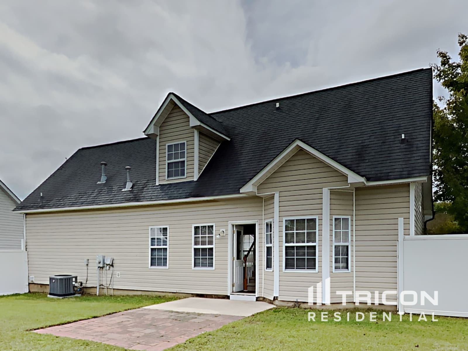 Building Photo - 5814 Coral Ridge Ln