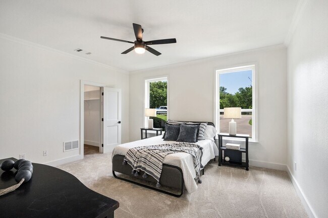 Building Photo - 890 Topaz Ln