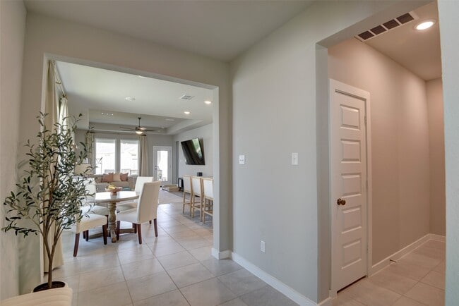 Building Photo - 7215 Clearwater Cv Dr