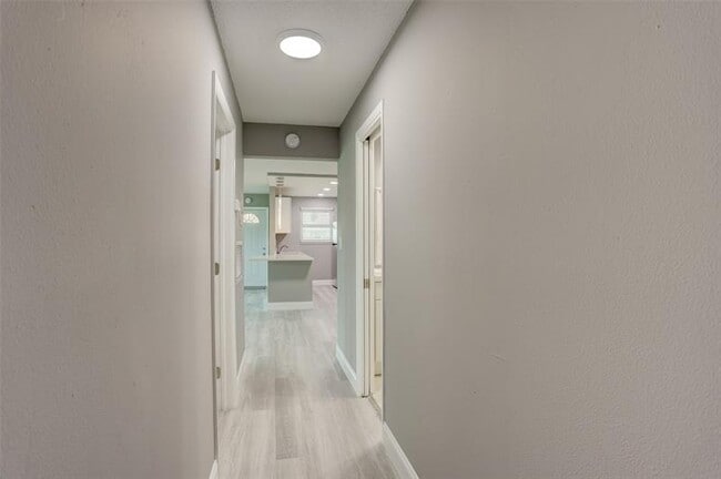 Building Photo - 185 N High Point