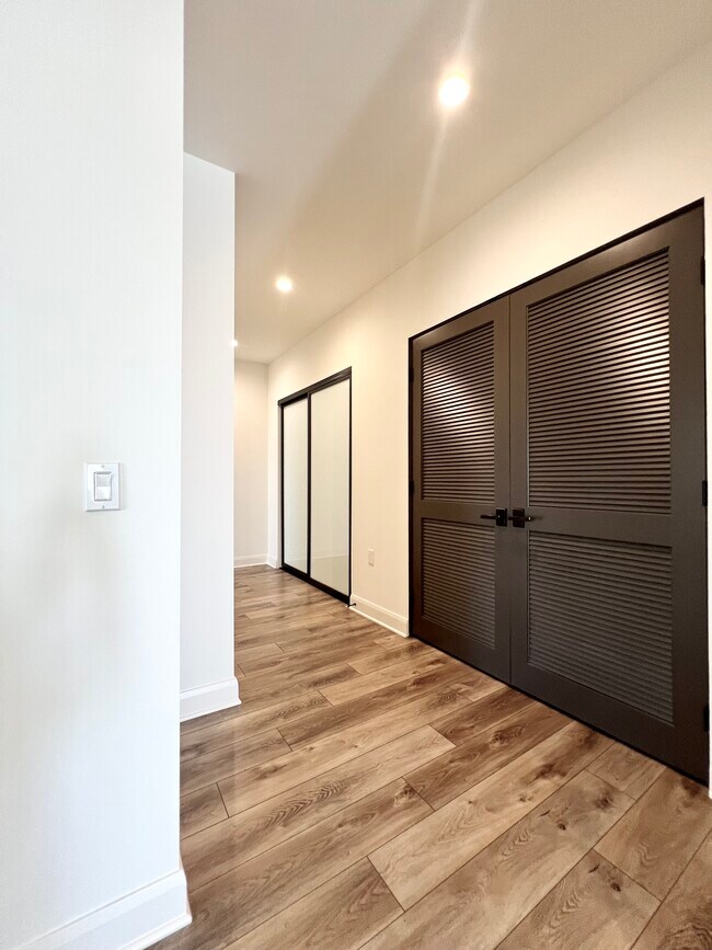 back hall - 859 S Lucerne Blvd