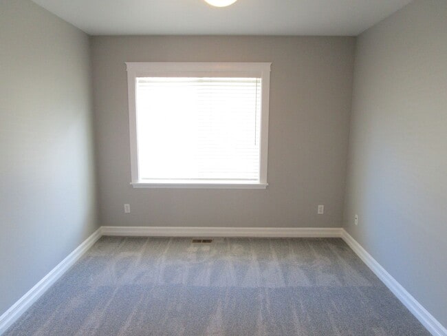 Building Photo - 2504 Fir Crest Blvd