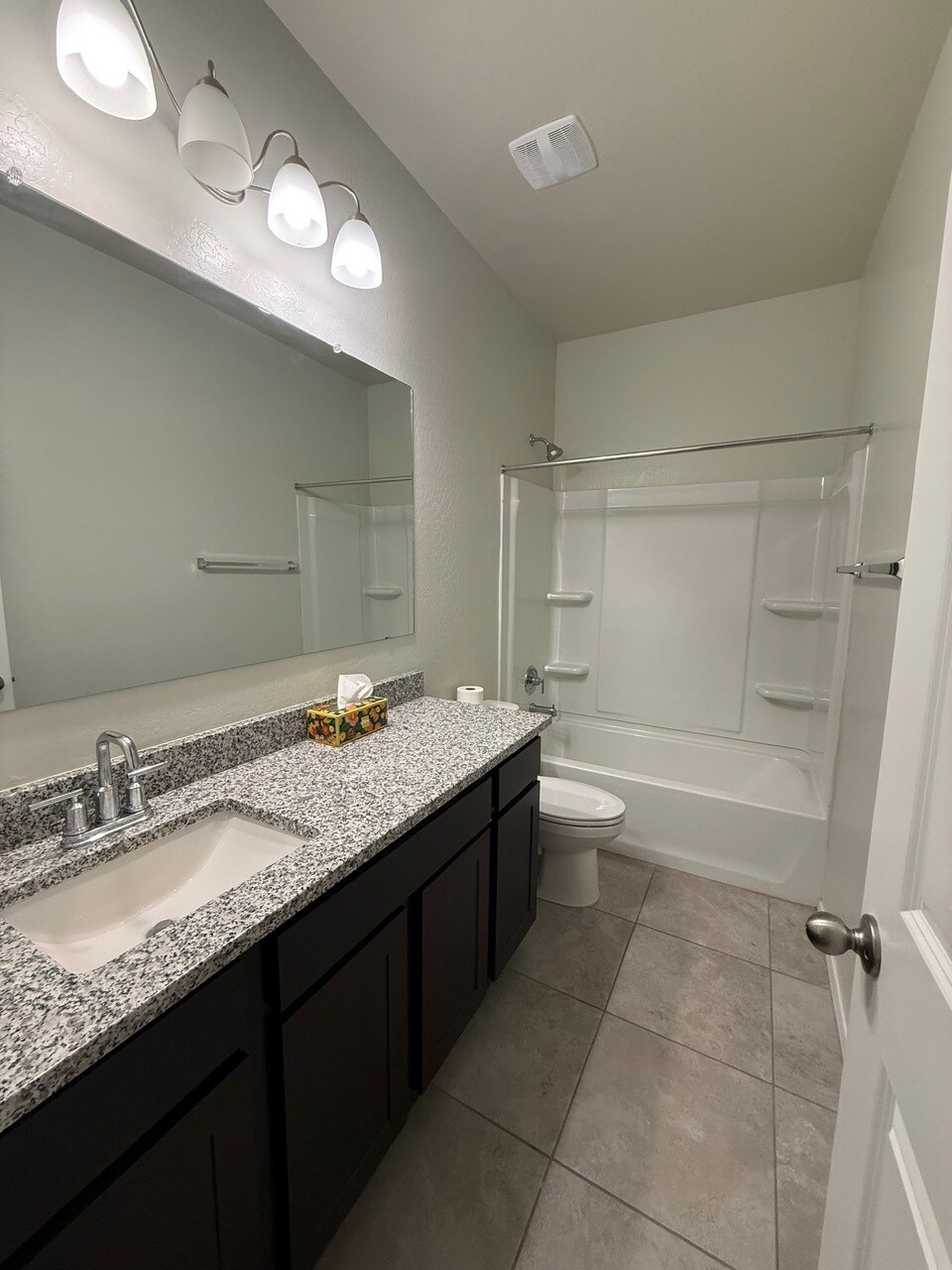 Guest Bath - 5286 E Gummite Dr