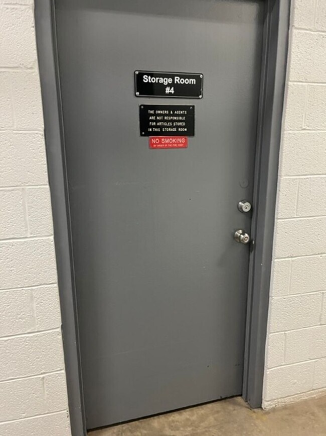 Building Photo - Large 744 sq.ft. 1 bedroom in historic Riverpark DC building