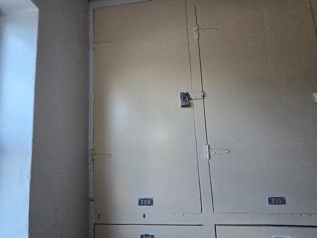 Building Photo - 120 ROYAL PALM Rd