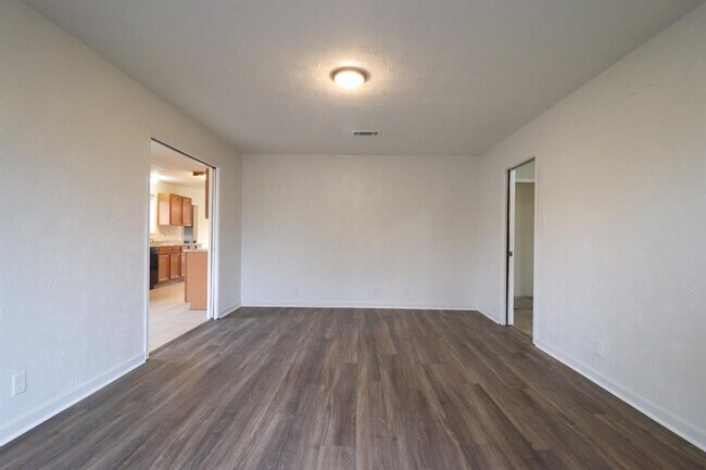 Building Photo - 5335 Cambridge Ln