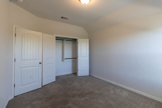 Building Photo - Stunning two story 4 bedroom with den and media/ game area in Pflugerville!