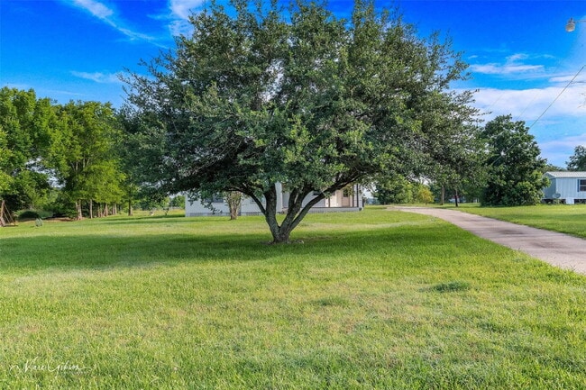 Building Photo - "Charming 3-Bed Sanctuary with 2 Full Bath...
