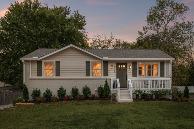 Building Photo - 215 Ash Dr