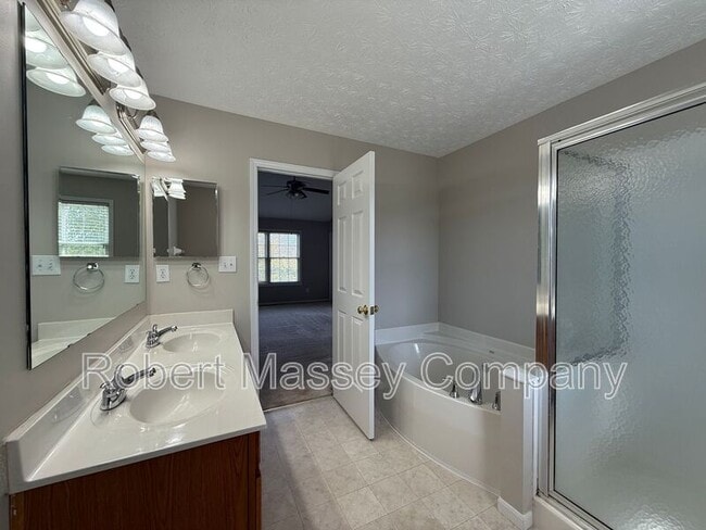 Building Photo - 6716 Bluffview Cir