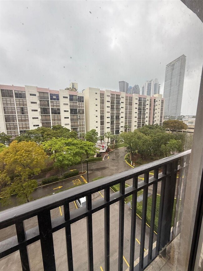 Building Photo - 16909 N Bay Rd