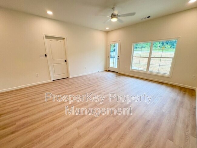 Building Photo - 6901 Hunter Rd