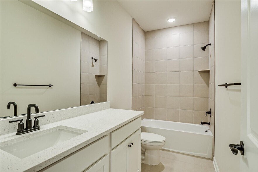 Building Photo - 624 Sadie Cir