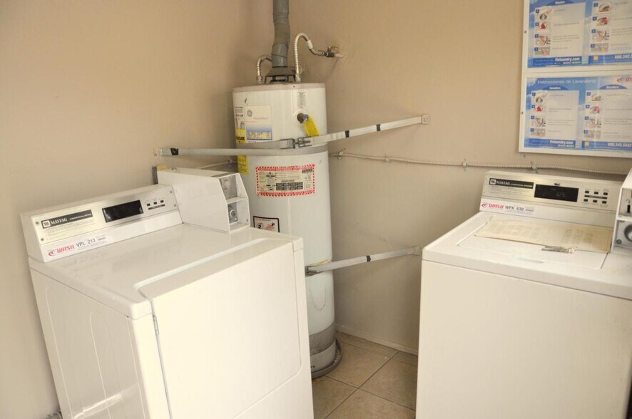 Building Photo - 518 Naranja Dr