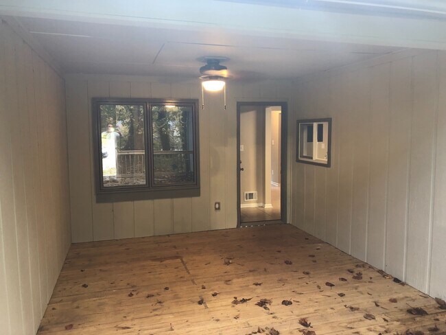 Building Photo - 3/2 Ranch w/ Large 2 Car Garage and Fenced in Backyard on Private Cul-De-Sac!