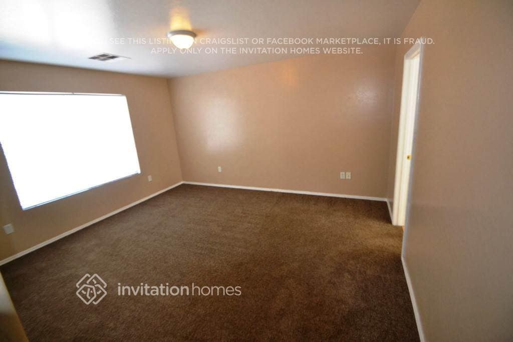 Building Photo - 3652 S Descanso Rd