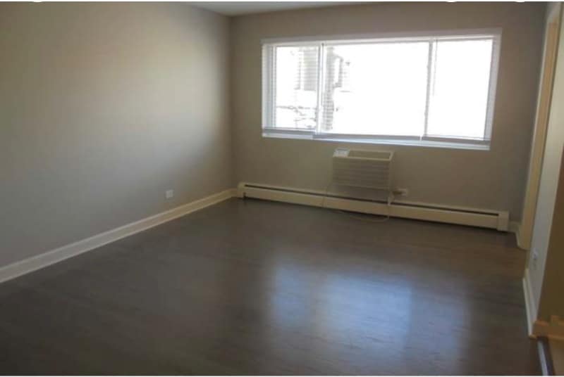 Building Photo - 7120 N Sheridan Rd