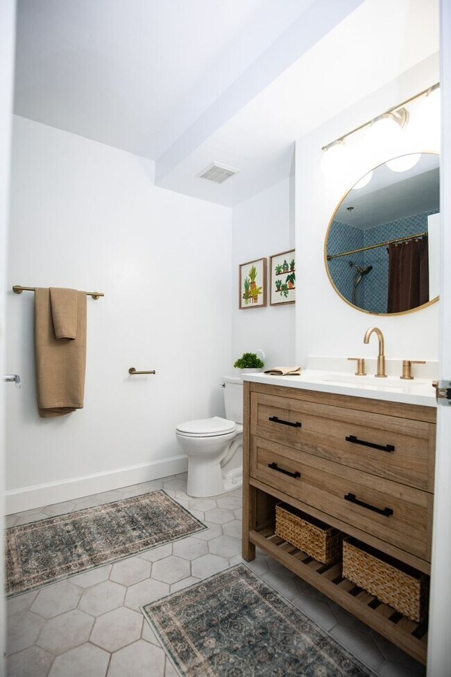 Building Photo - Amazing 4BR/2BA - Condo in the heart of North Park!