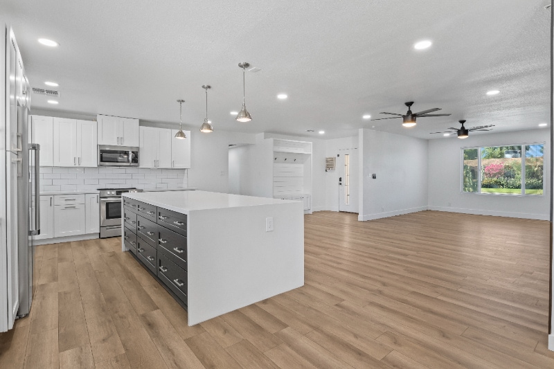 Building Photo - 2166 E Greenway Dr