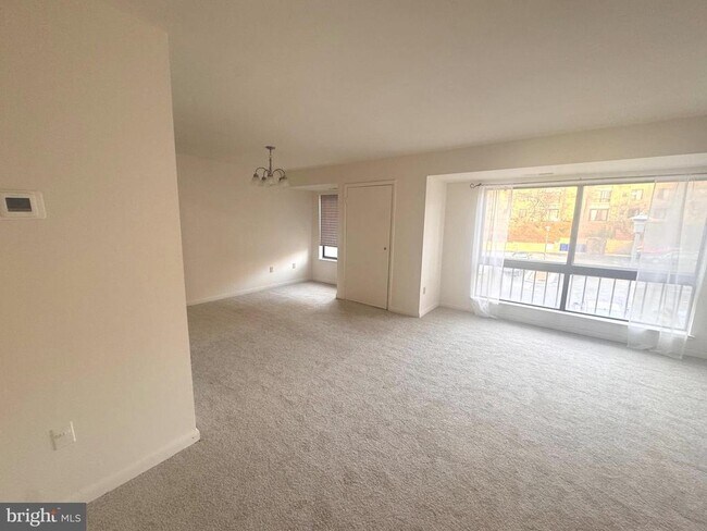 Building Photo - 8865 Roll Right Ct