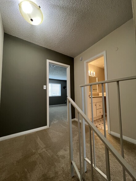 Building Photo - 719 N Eucalyptus Ave