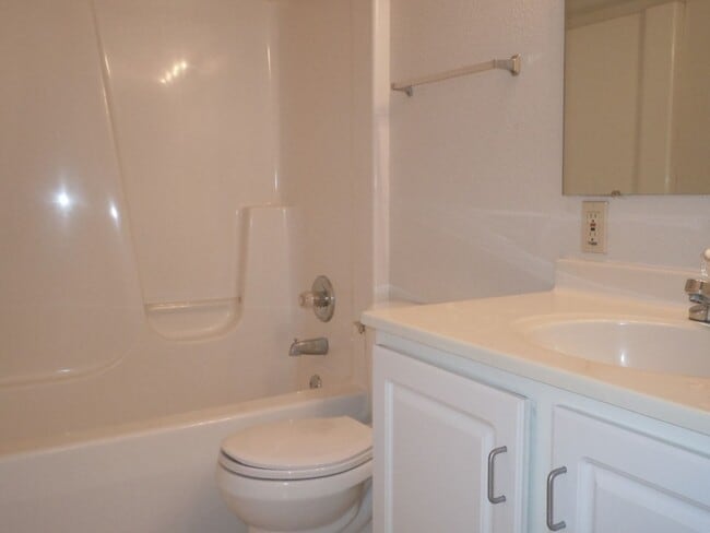 Building Photo - Two Bedroom Duplex with Modern Kitchen, 1 1/2 Baths and Garage!