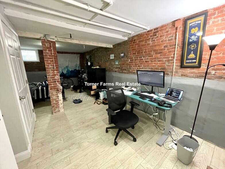 Building Photo - 38 Cherry St