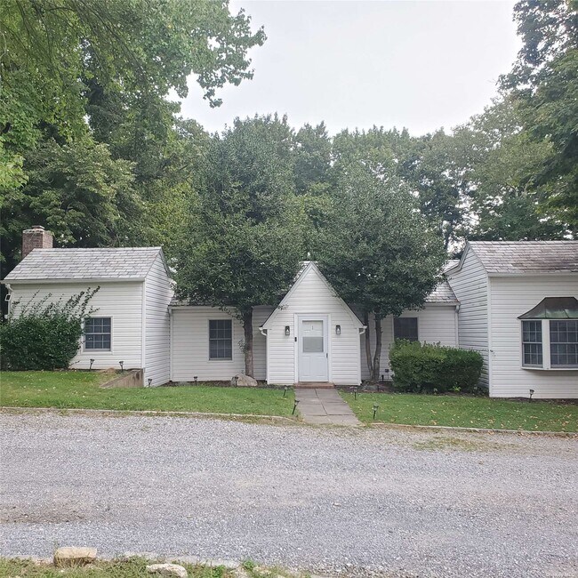Primary Photo - 174 Hegemans Ln