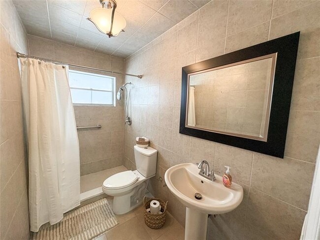 Building Photo - 4541 N Ocean Dr