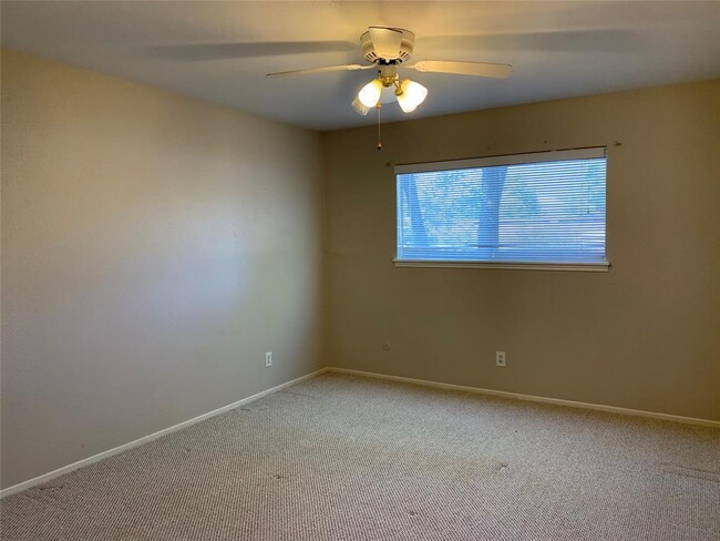 Building Photo - 13140 Trail Hollow Dr