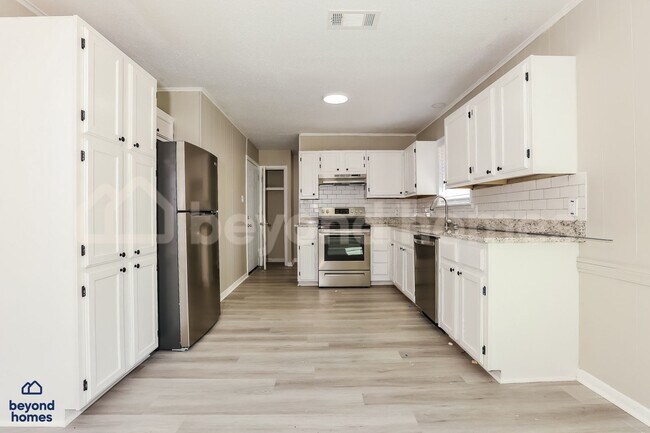 Building Photo - Amazingly Renovated 4-Bed 3-Bath Home - Move-In Ready!